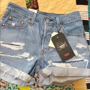 Levi’s size 25 mid-rise ‘501’ shorts